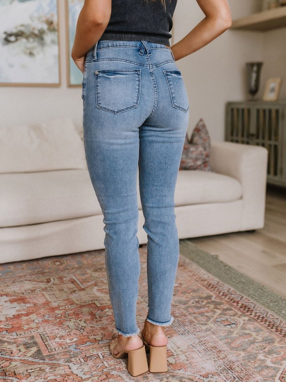 JUDY BLUE Mid Rise Moisture Wicking Skinny Jeans | Size: 0/24 - Picture 4 of 7